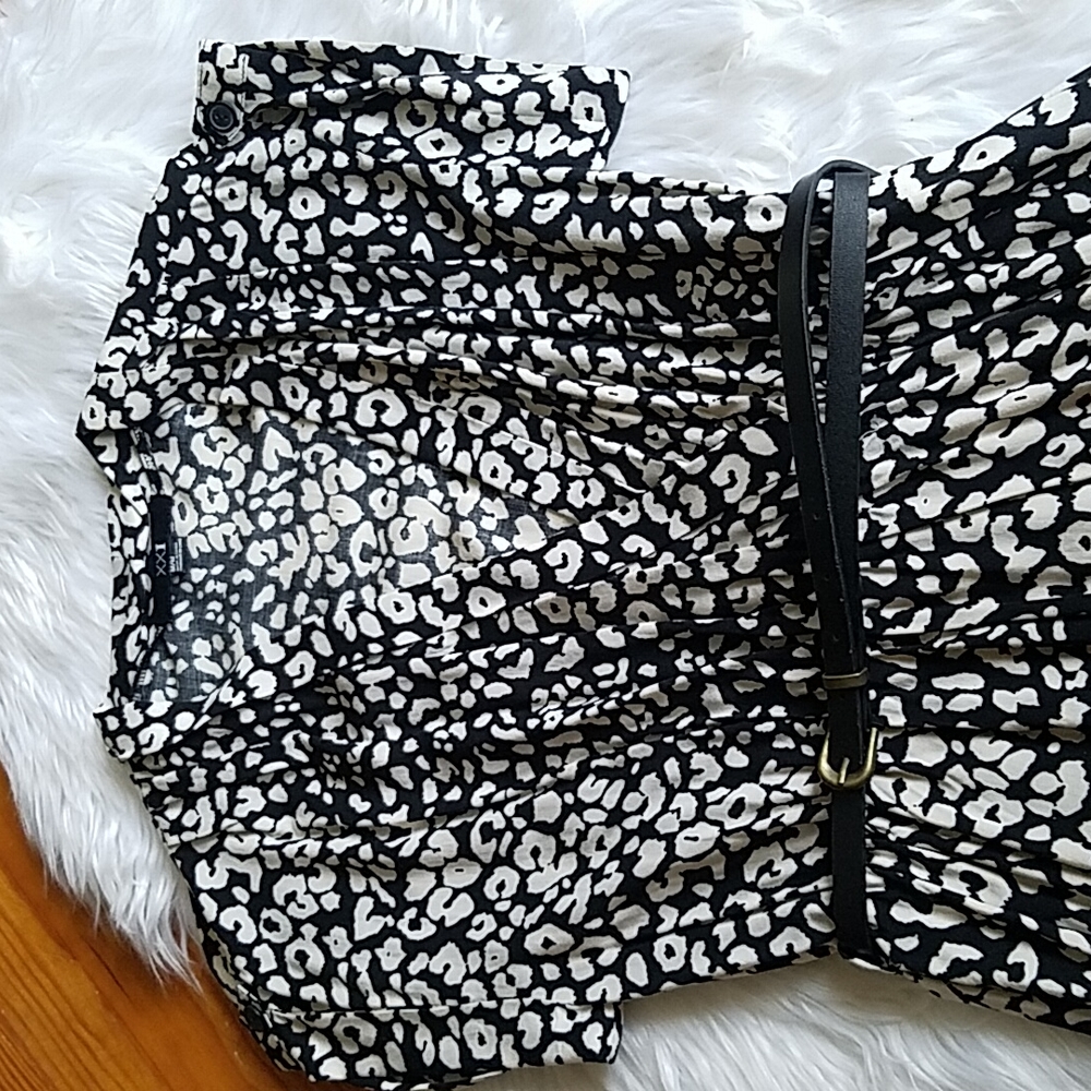 Forever 21 Short Sleeve Belted Dress - Picture 2 of 5